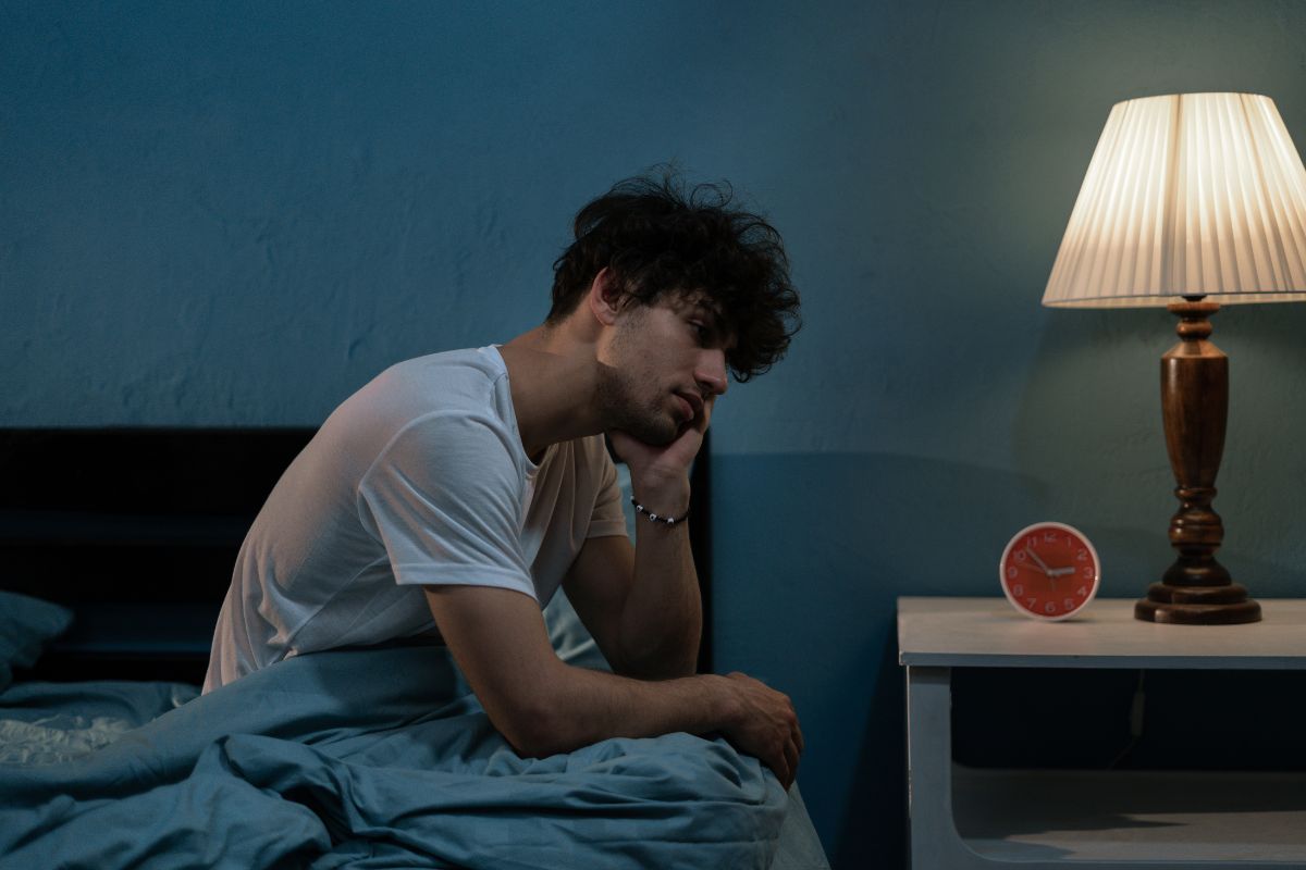 IF YOUR BODY SUDDENLY JERKS WHILE YOU ARE FALLING ASLEEP, THIS IS WHAT IT MEANS