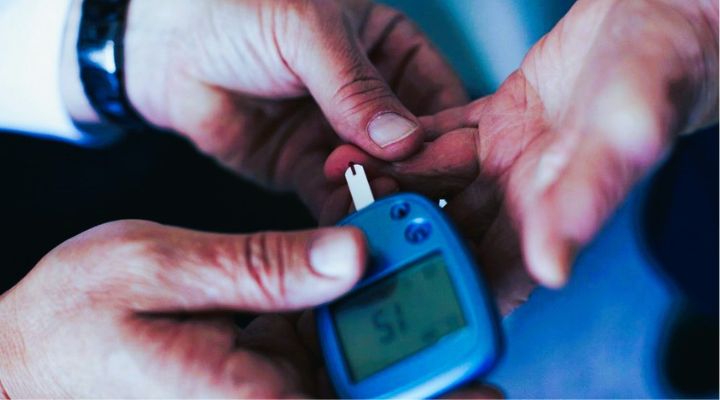 7 WARNING SIGNS of hidden DIABETES